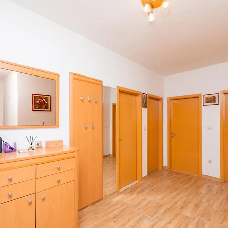 Martic Apartament *