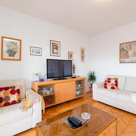 Martic Apartament *