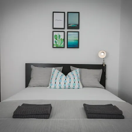 Apartament Martic *